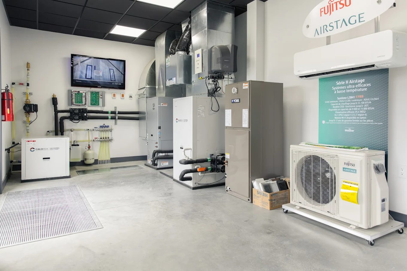 Salle de montre 22degrés : thermopompes, fournaises et systèmes Fujitsu, York et Calorek exposés